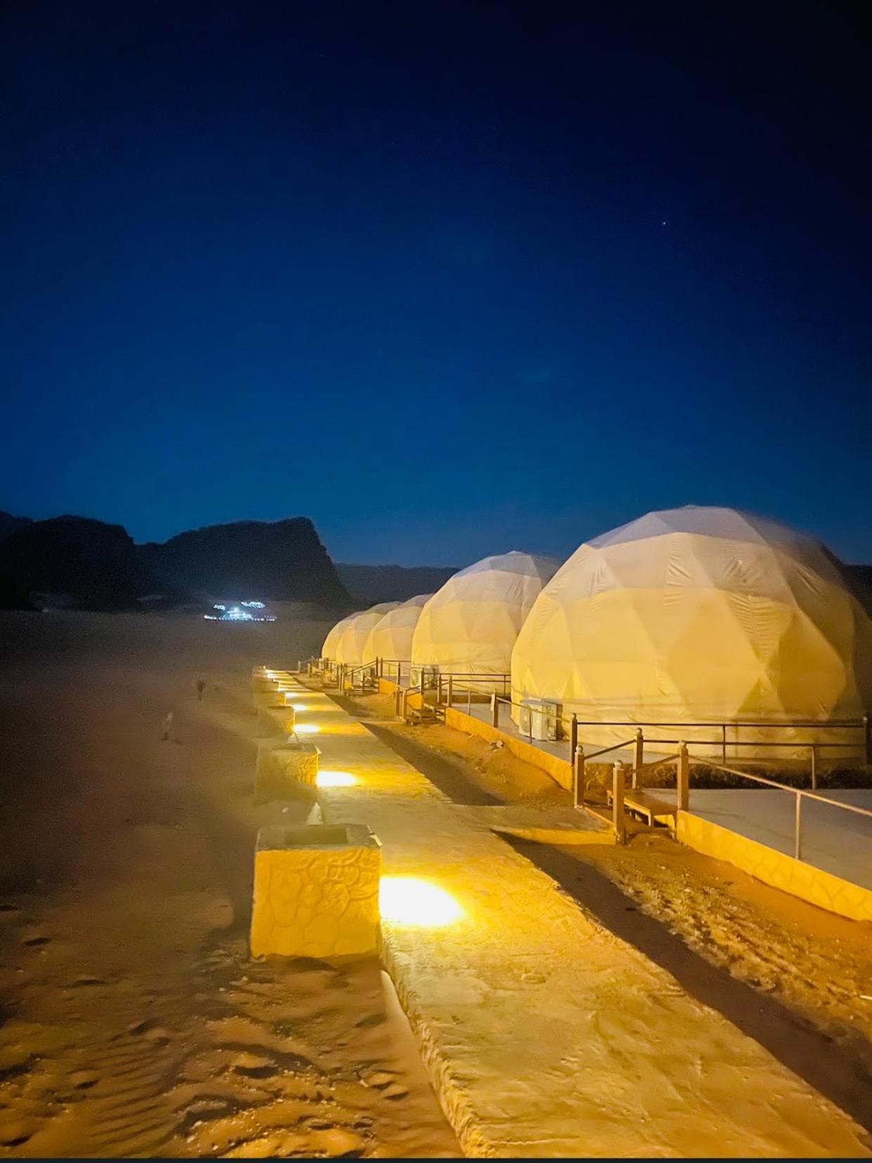 Wadi Rum Eagle Luxury Camp Extérieur photo